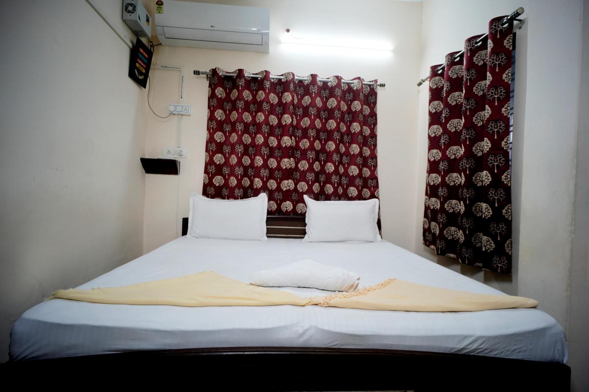 Banaras Gully House 500 Ft From The Ghats Benares Buitenkant foto